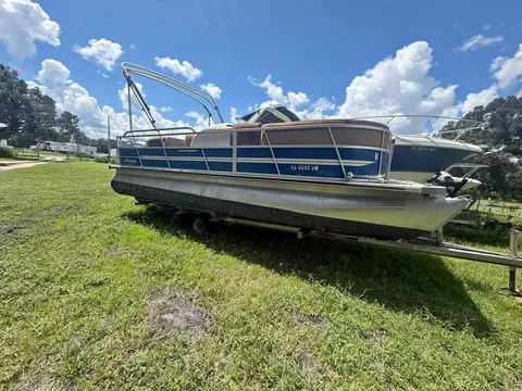 2015 Bentley 22 Footer