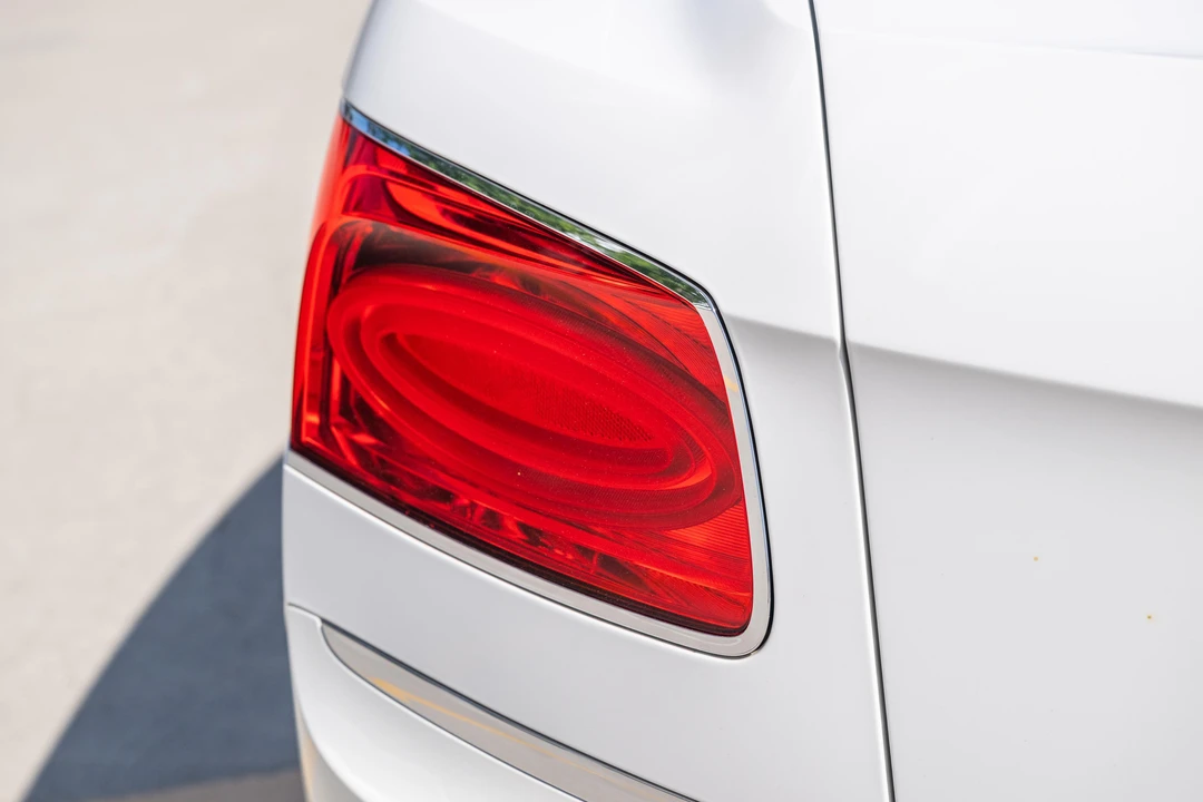 2015 Bentley - Image 26 of 31