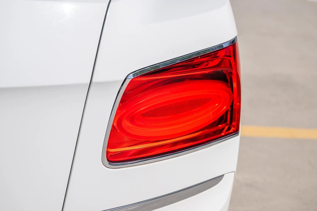2015 Bentley - Image 28 of 31
