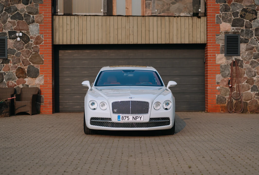 2015 Bentley Continental Flying Spur - Image 2 of 31