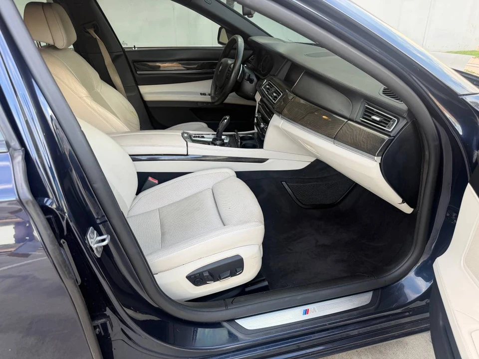 2015 BMW Alpina B7 - Image 8 of 13