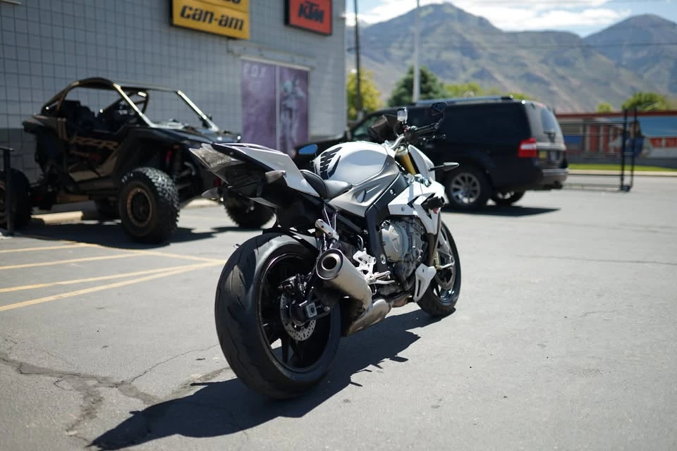 2015 BMW S1000 - Image 11 of 13