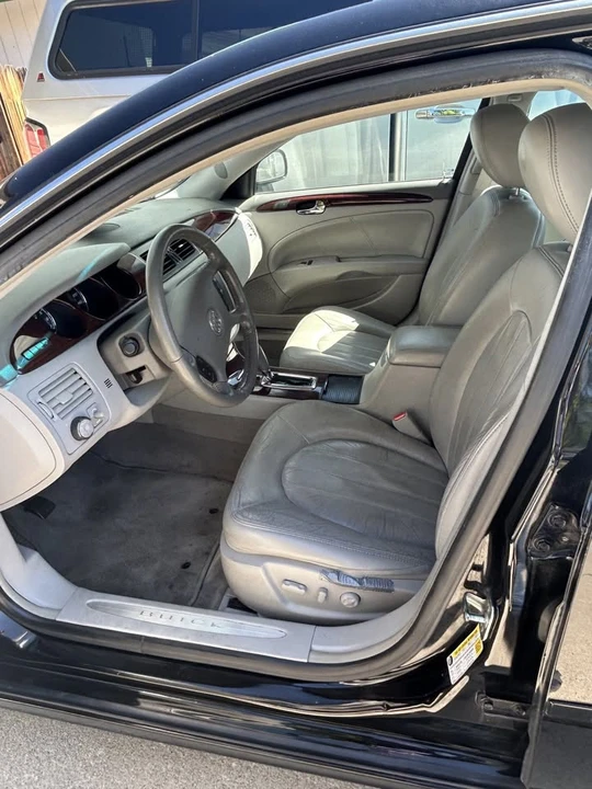 2015 Buick Lucerne - Image 2 of 5