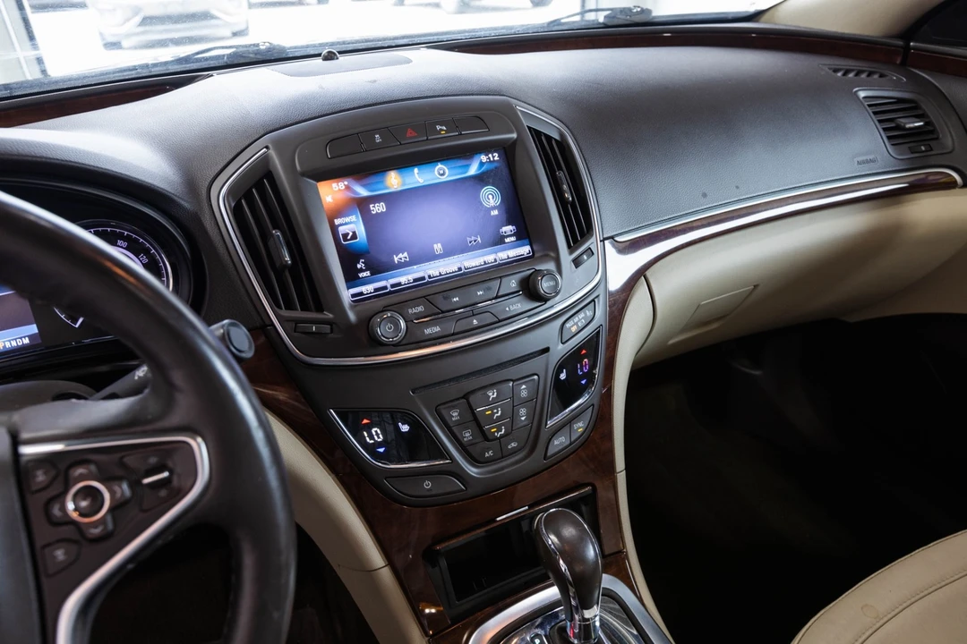 2015 Buick Regal - Image 26 of 31