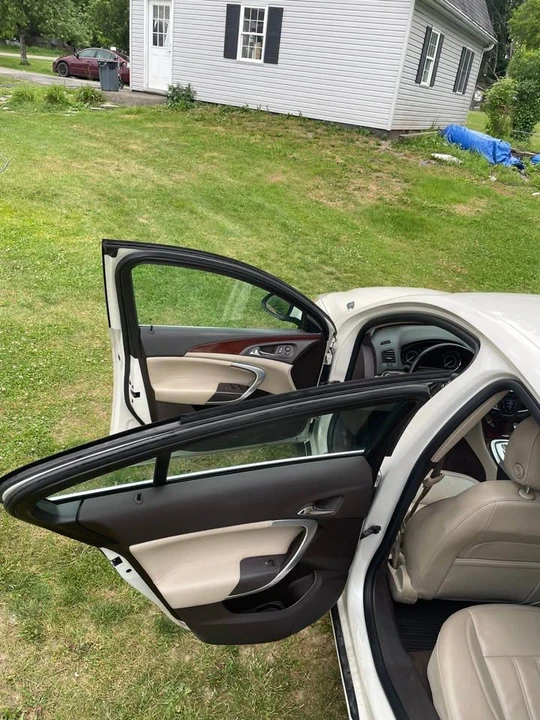 2015 Buick Regal - Image 12 of 15