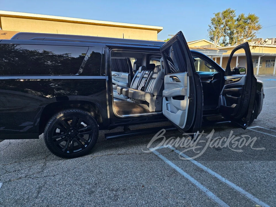2015 Cadillac Escalade 4th Gen - Image 9 of 29