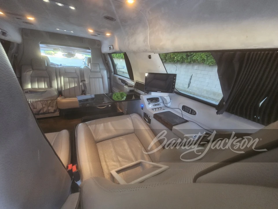 2015 Cadillac Escalade 4th Gen - Image 13 of 29