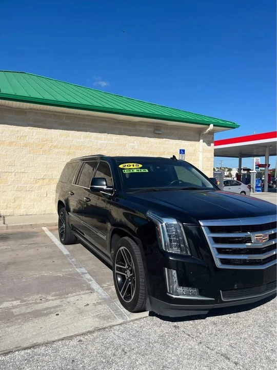 2015 Cadillac Escalade 4th Gen - Image 3 of 8
