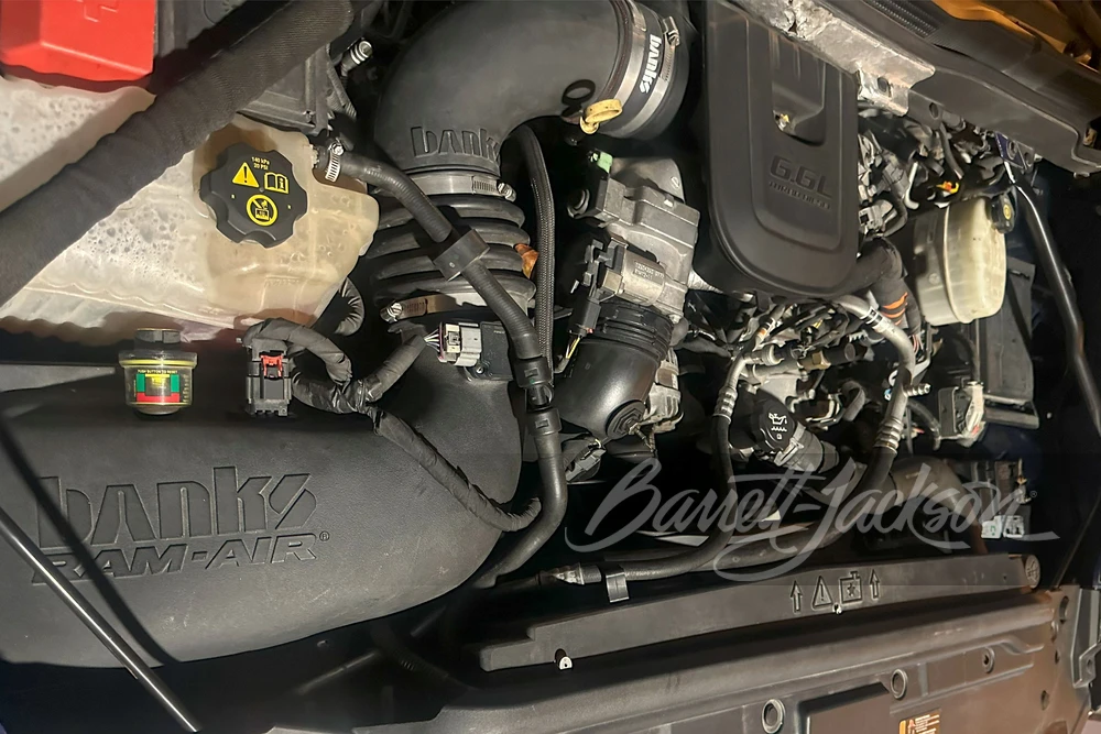 2015 Chevrolet Silverado Heavy Duty 3rd Gen - Image 2 of 16