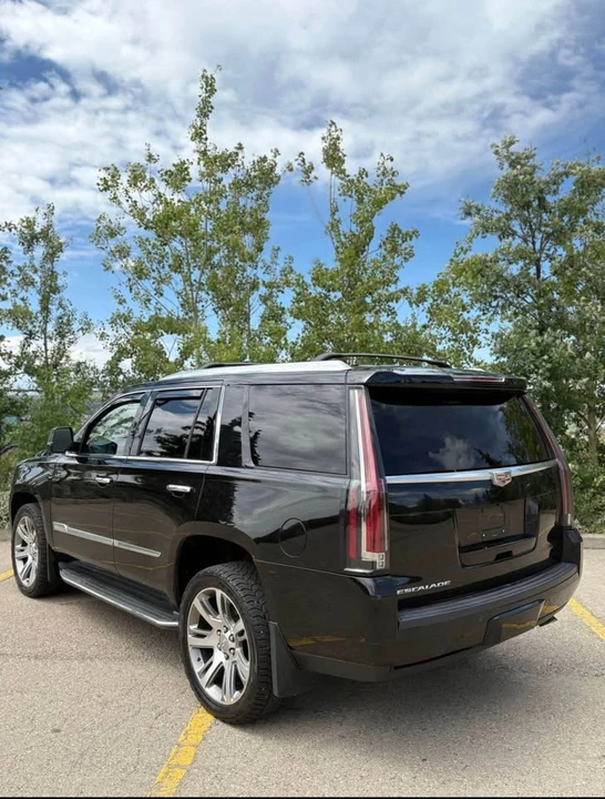2015 Cadillac Escalade 4th Gen - Image 2 of 9