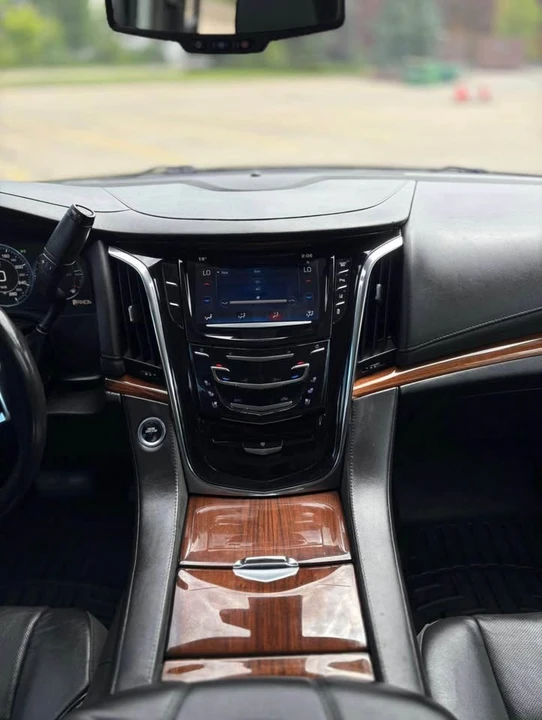 2015 Cadillac Escalade 4th Gen - Image 8 of 9