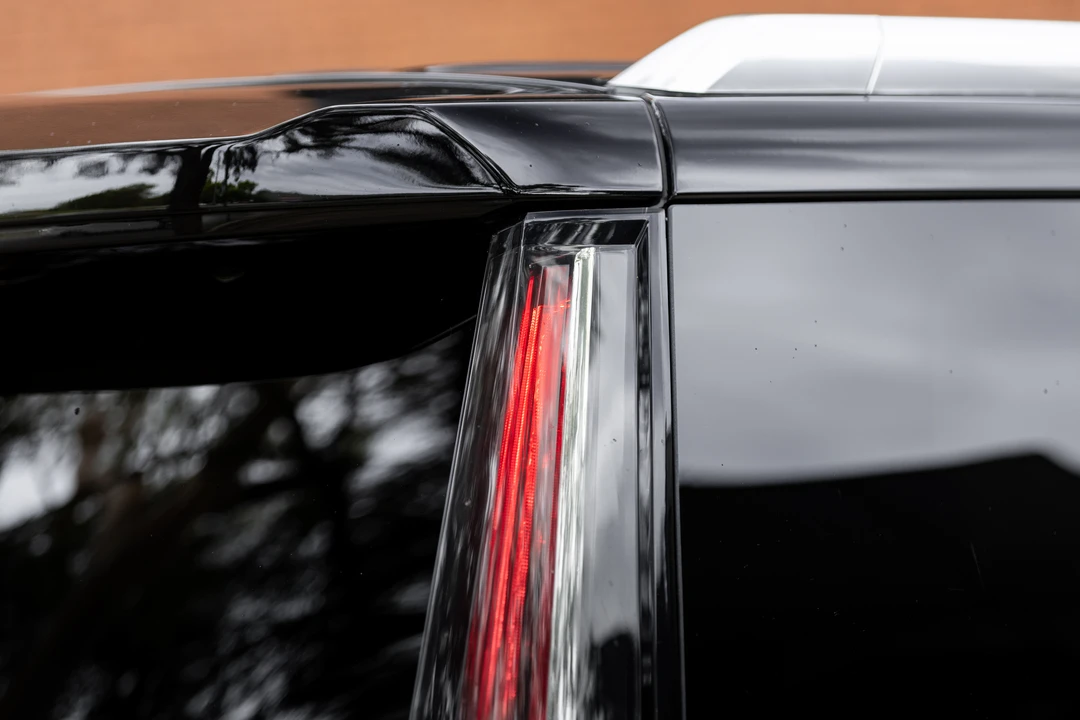 2015 Cadillac Escalade 4th Gen - Image 26 of 31