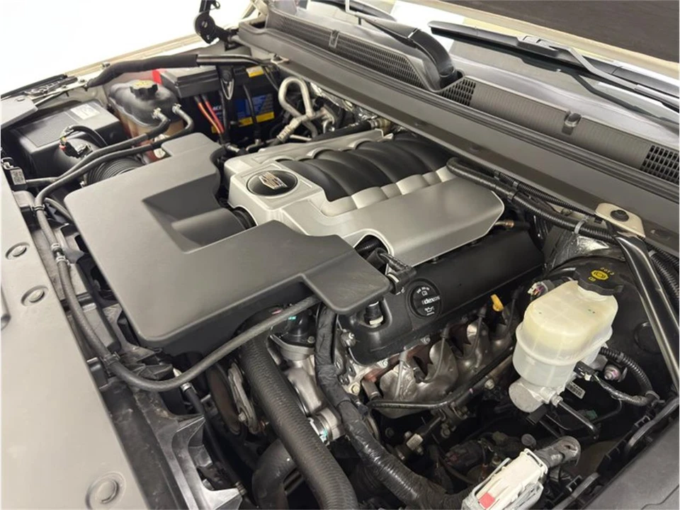 2015 Cadillac Escalade 4th Gen - Image 25 of 31