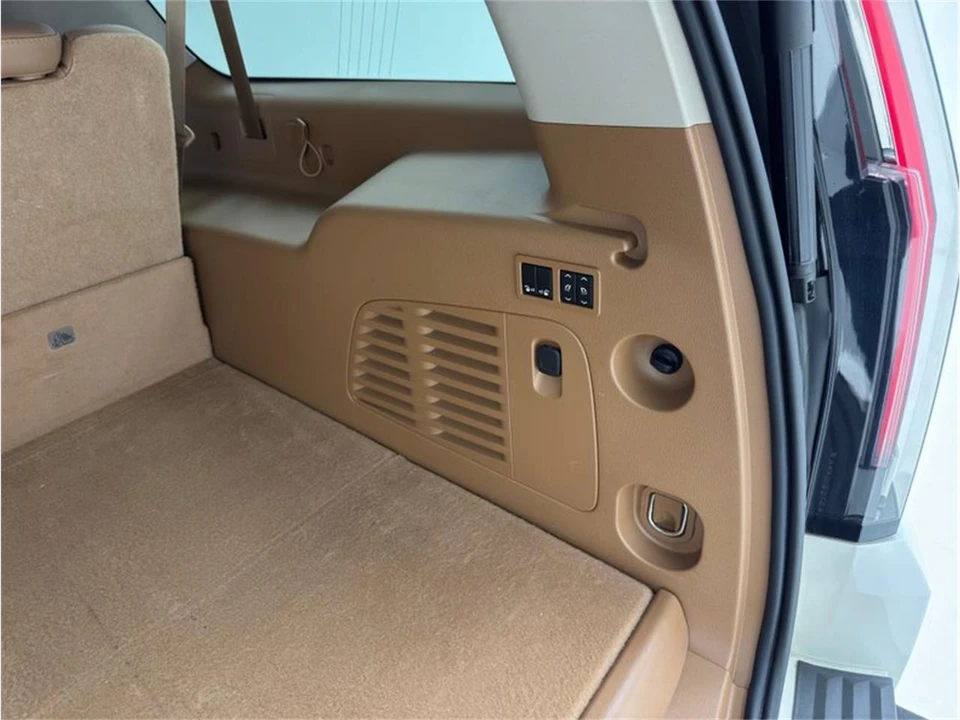 2015 Cadillac Escalade 4th Gen - Image 29 of 31