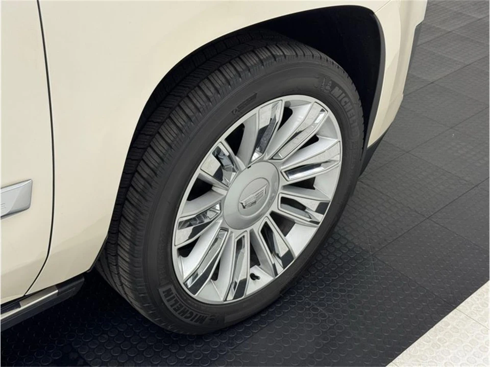 2015 Cadillac Escalade 4th Gen - Image 21 of 31