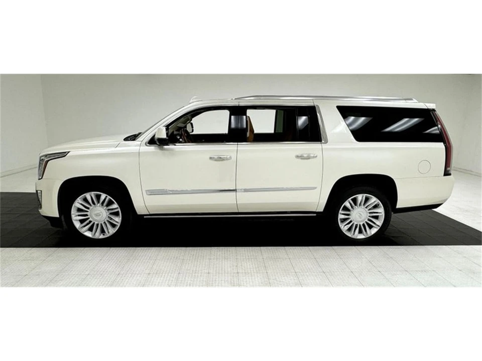 2015 Cadillac Escalade 4th Gen - Image 2 of 31