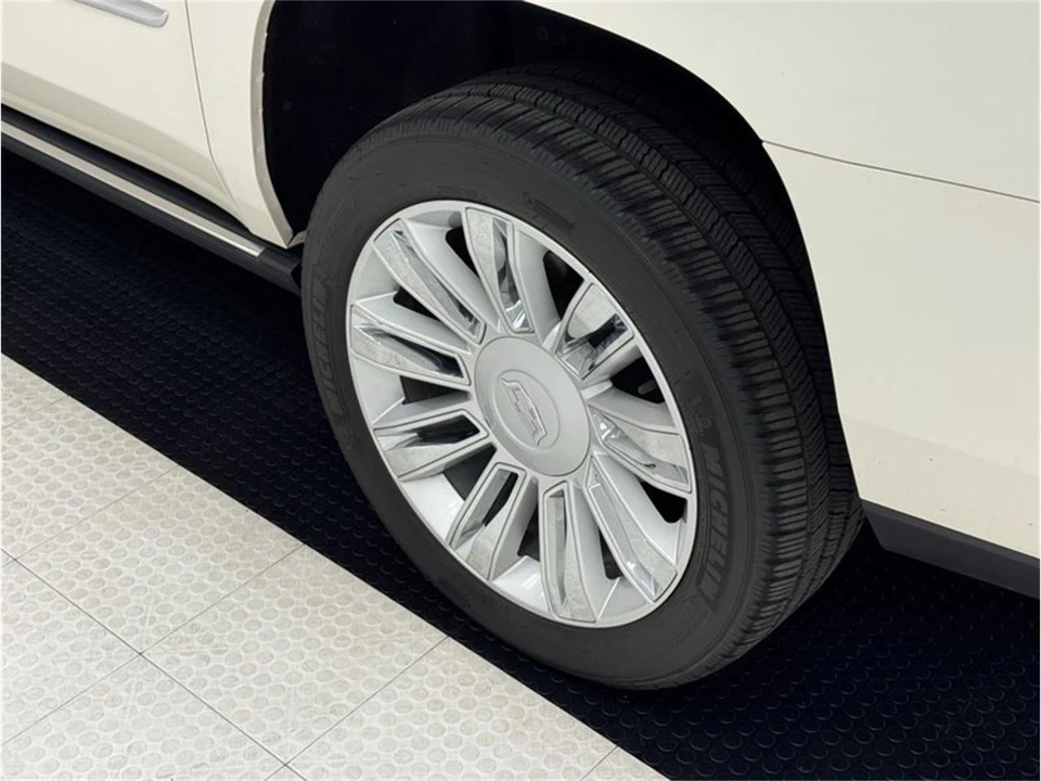 2015 Cadillac Escalade 4th Gen - Image 19 of 31