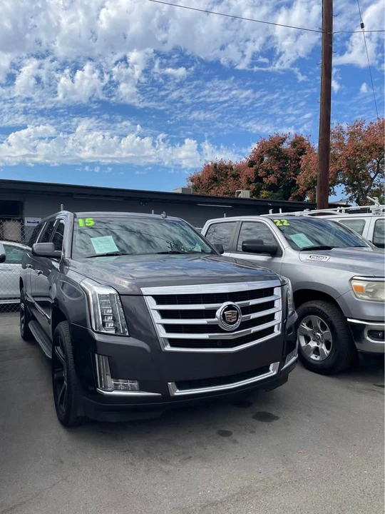 2015 Cadillac Escalade 4th Gen - Image 2 of 3