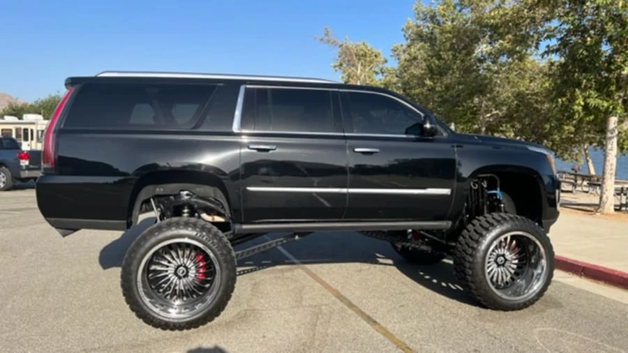 2015 Cadillac Escalade 4th Gen - Image 2 of 14