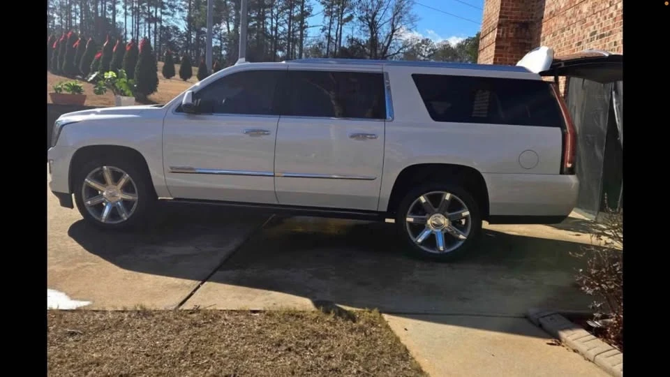 2015 Cadillac Escalade 4th Gen - Image 2 of 6