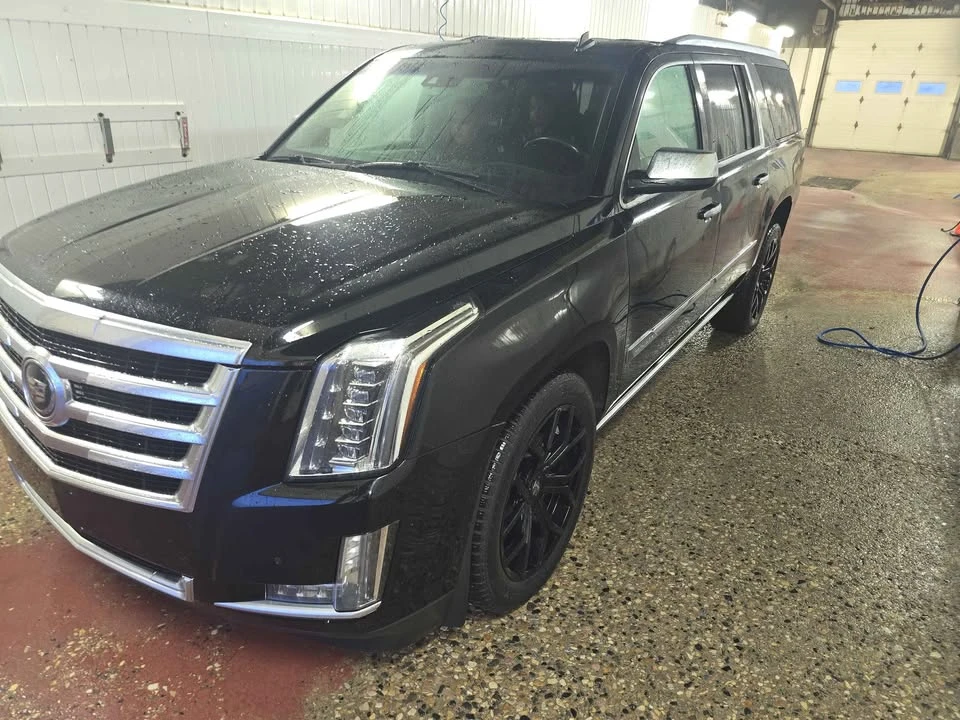 2015 Cadillac Escalade 4th Gen - Image 2 of 5