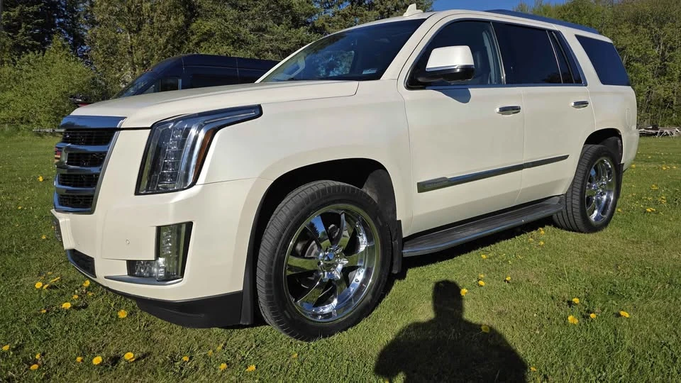 2015 Cadillac Escalade 4th Gen - Image 2 of 11