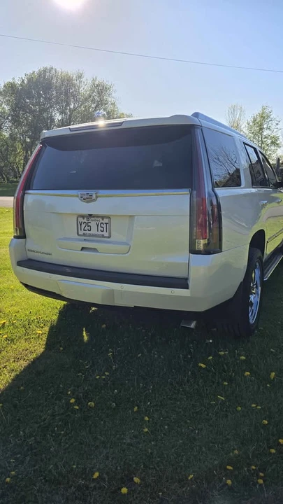 2015 Cadillac Escalade 4th Gen - Image 3 of 11