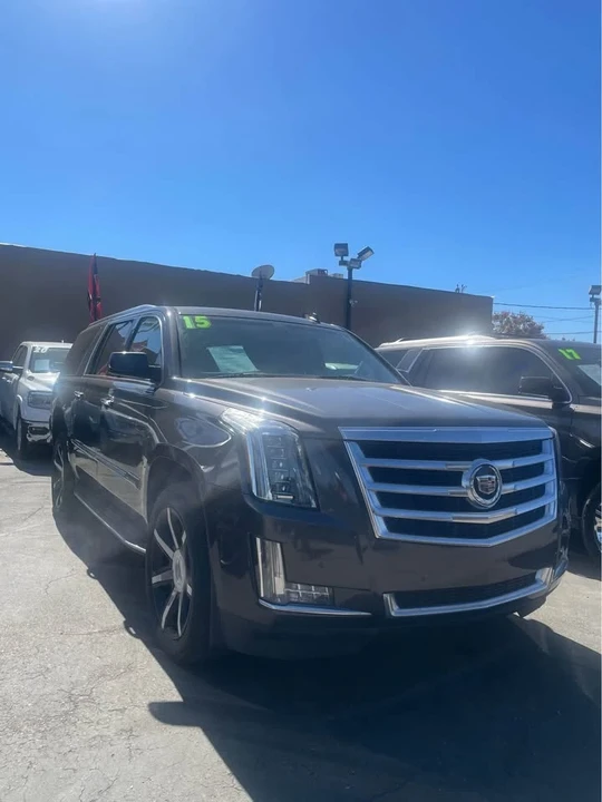 2015 Cadillac Escalade 4th Gen - Image 2 of 3