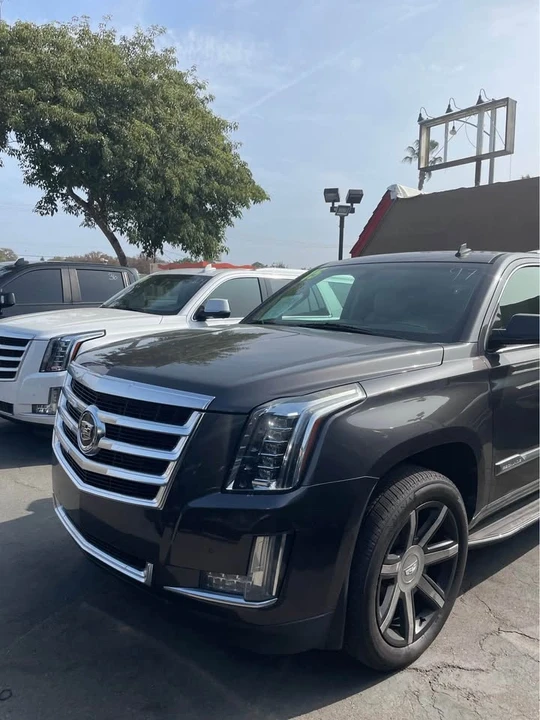 2015 Cadillac Escalade 4th Gen - Image 2 of 3