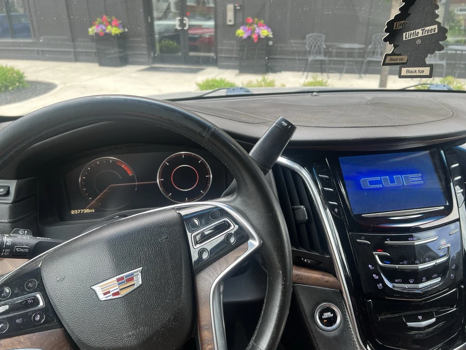 2015 Cadillac Escalade 4th Gen - Image 9 of 13