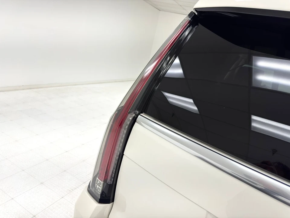 2015 Cadillac Escalade 4th Gen - Image 18 of 21