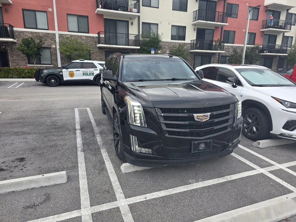 2015 Cadillac Escalade 4th Gen - Image 2 of 21