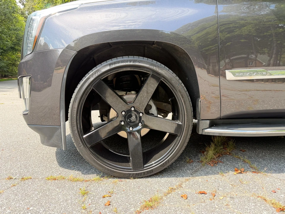 2015 Cadillac Escalade 4th Gen - Image 27 of 31
