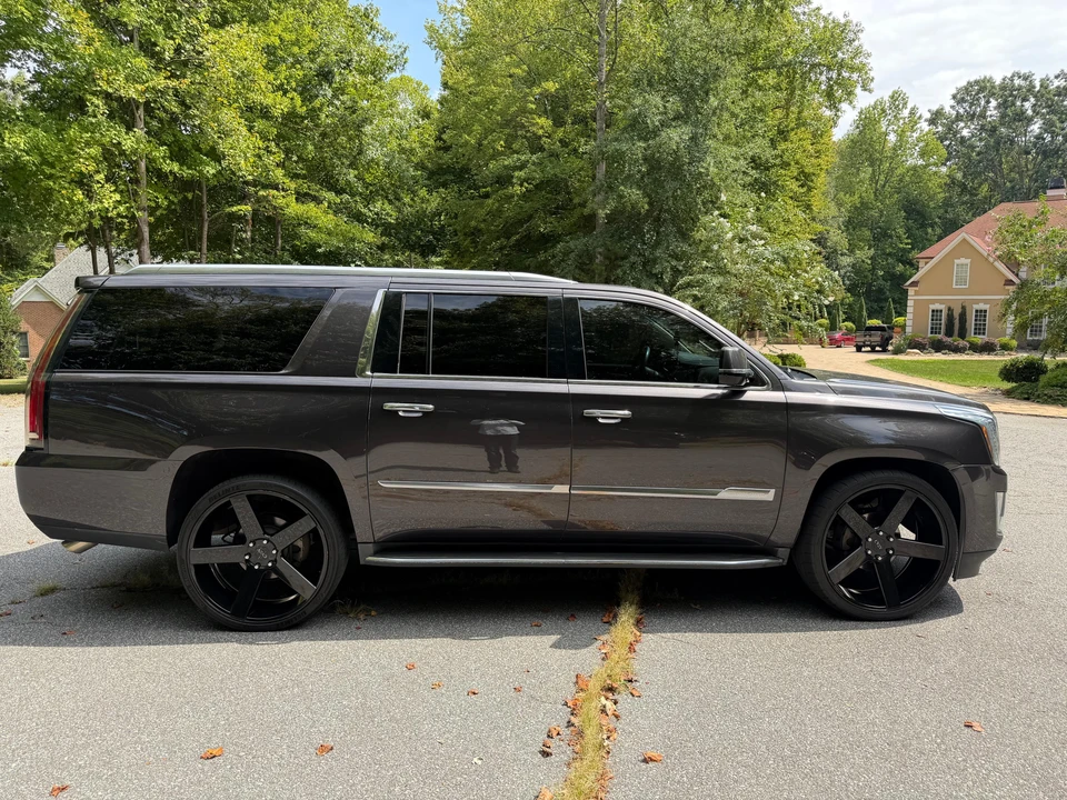 2015 Cadillac Escalade 4th Gen - Image 14 of 31