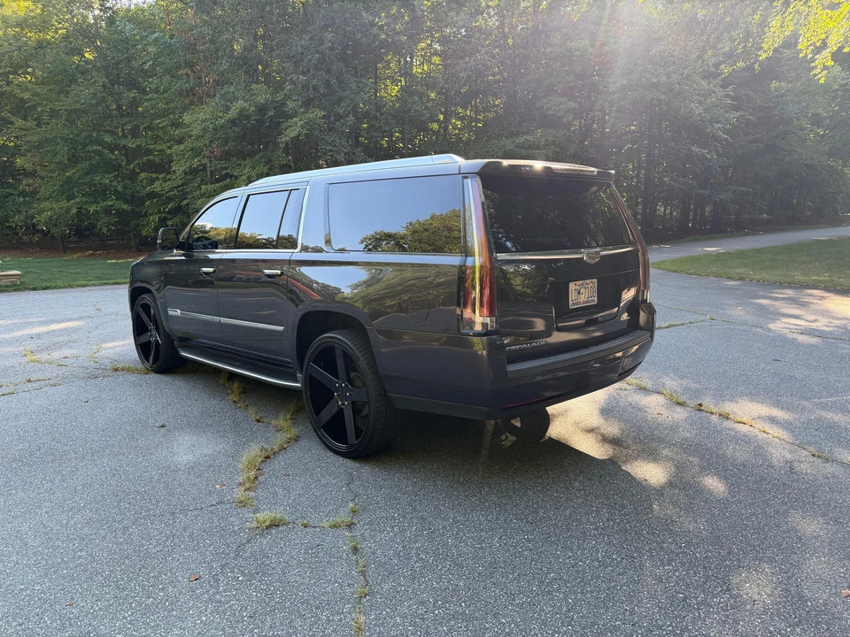 2015 Cadillac Escalade 4th Gen - Image 11 of 31