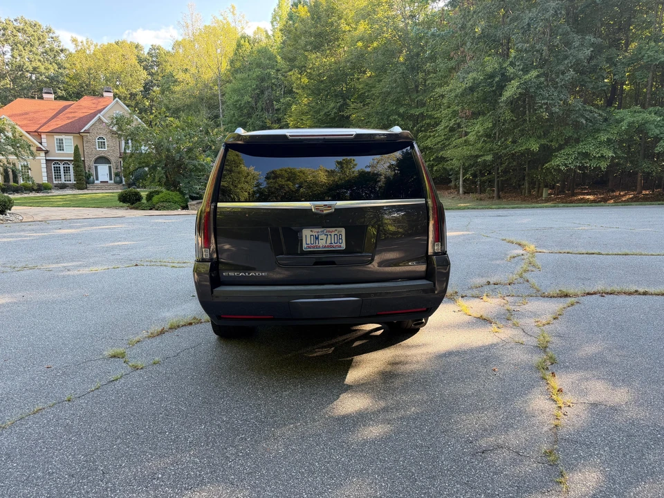 2015 Cadillac Escalade 4th Gen - Image 12 of 31