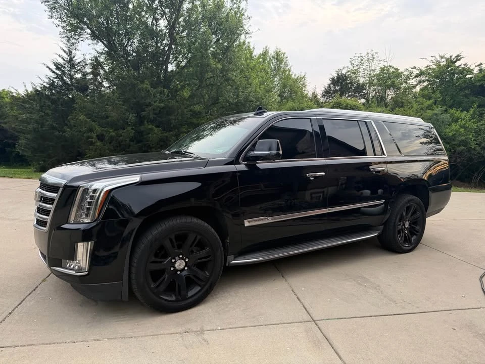 2015 Cadillac Escalade 4th Gen - Image 2 of 9