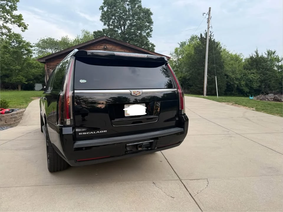 2015 Cadillac Escalade 4th Gen - Image 4 of 9