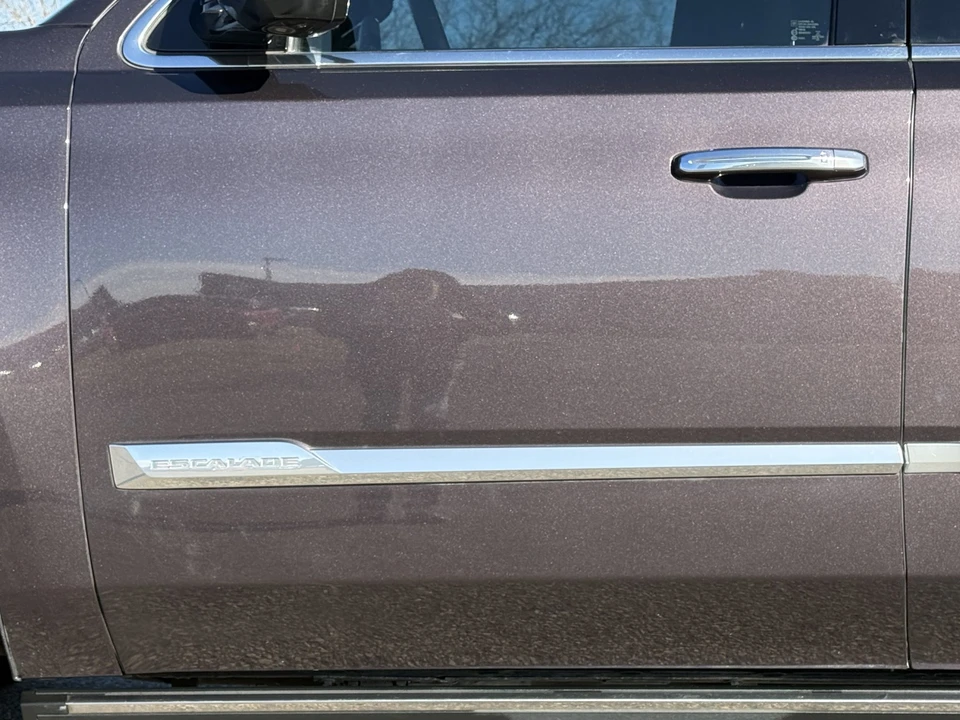 2015 Cadillac Escalade 4th Gen - Image 25 of 31