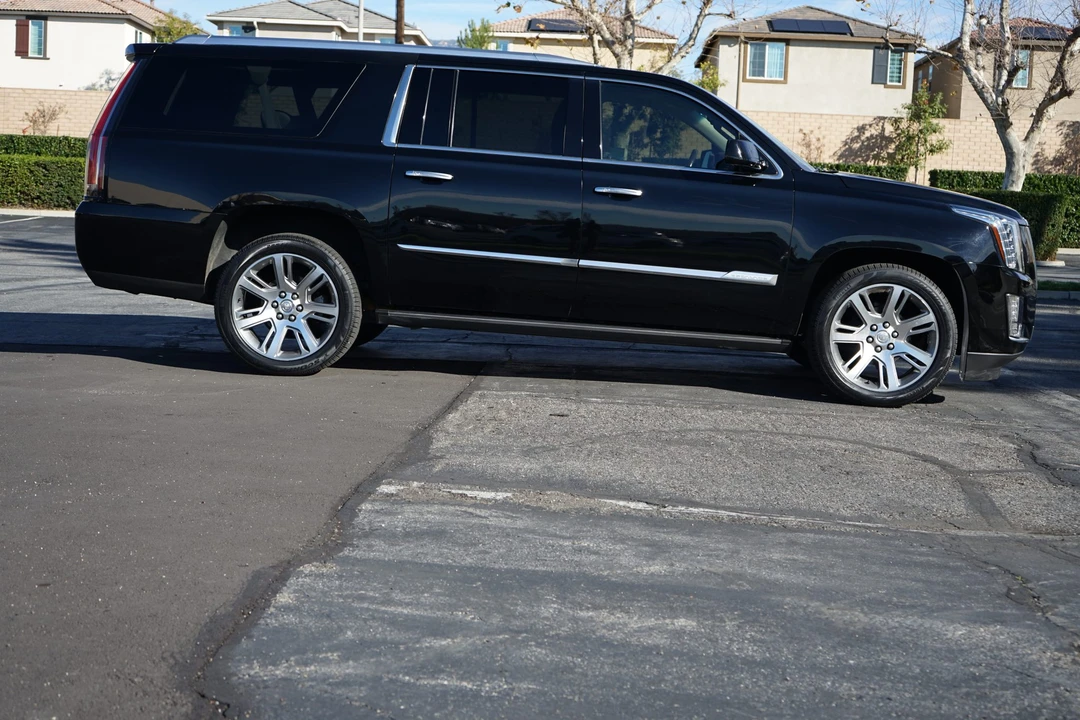2015 Cadillac Escalade 4th Gen - Image 24 of 31