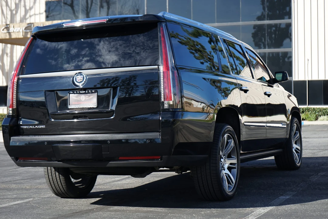 2015 Cadillac Escalade 4th Gen - Image 9 of 31