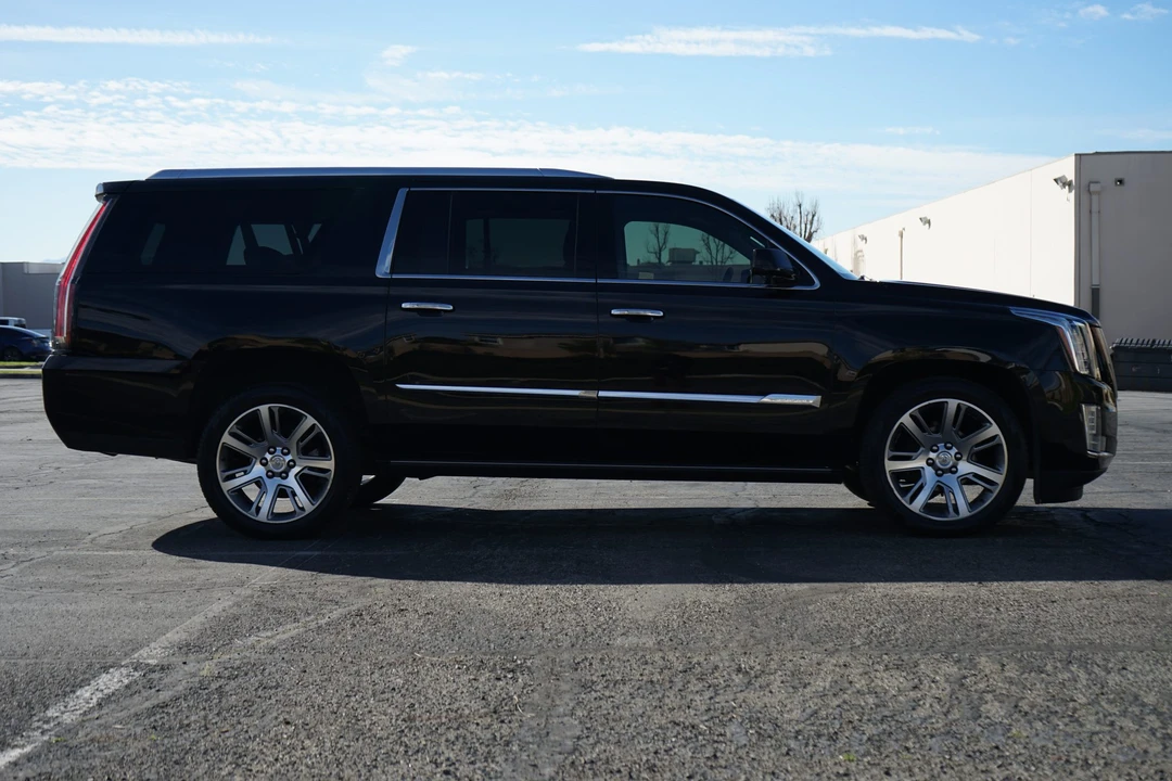 2015 Cadillac Escalade 4th Gen - Image 12 of 31