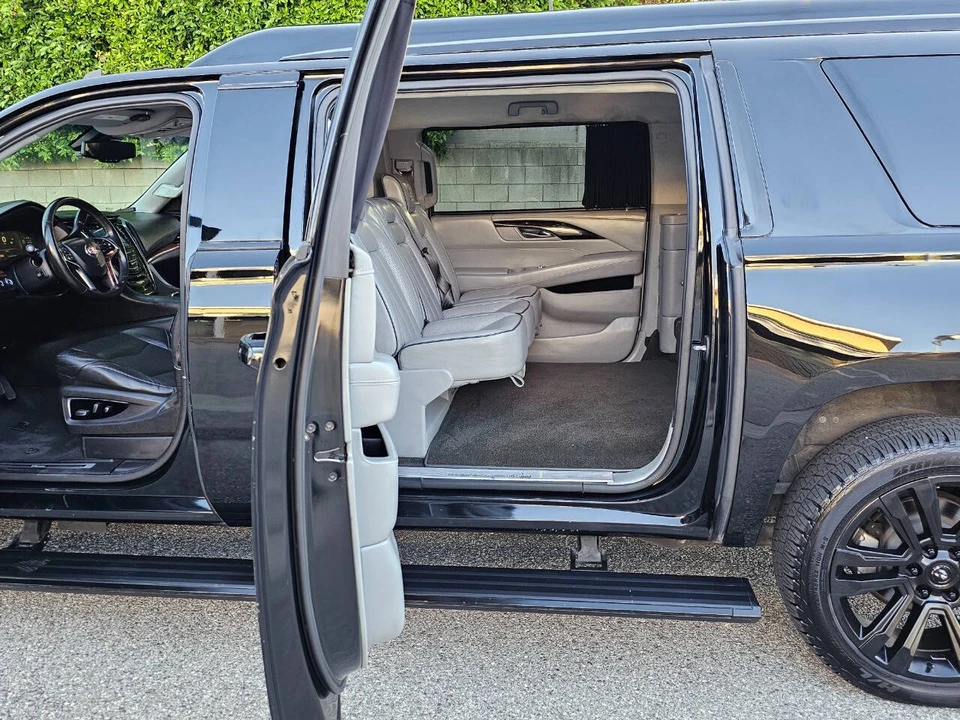 2015 Cadillac Escalade 4th Gen - Image 24 of 31