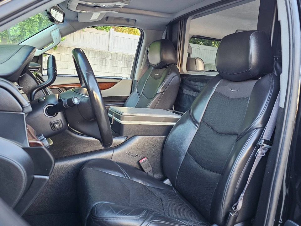 2015 Cadillac Escalade 4th Gen - Image 29 of 31