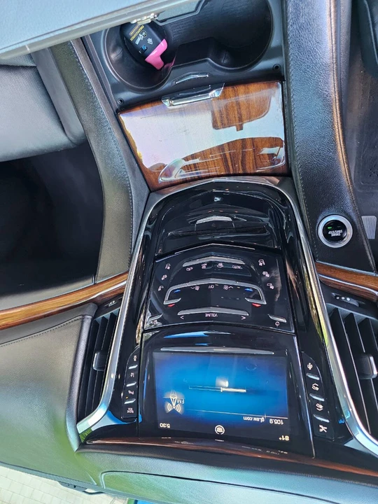 2015 Cadillac Escalade 4th Gen - Image 25 of 31