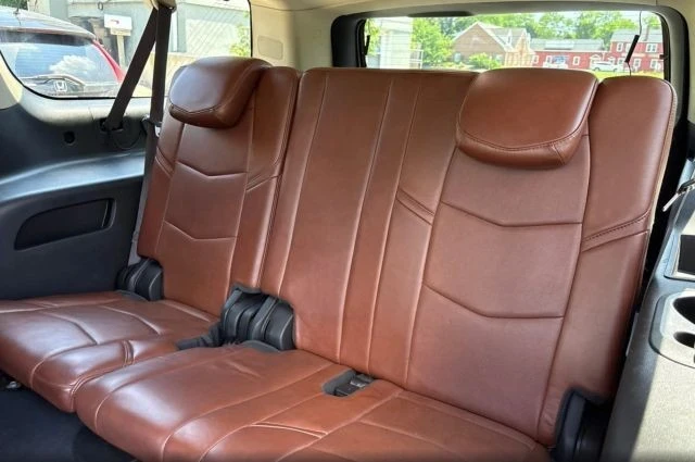 2015 Cadillac Escalade 4th Gen - Image 15 of 17
