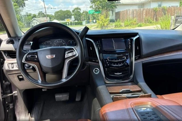 2015 Cadillac Escalade 4th Gen - Image 11 of 17