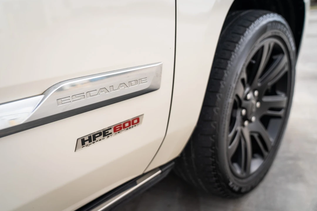 2015 Cadillac Escalade 4th Gen - Image 19 of 31