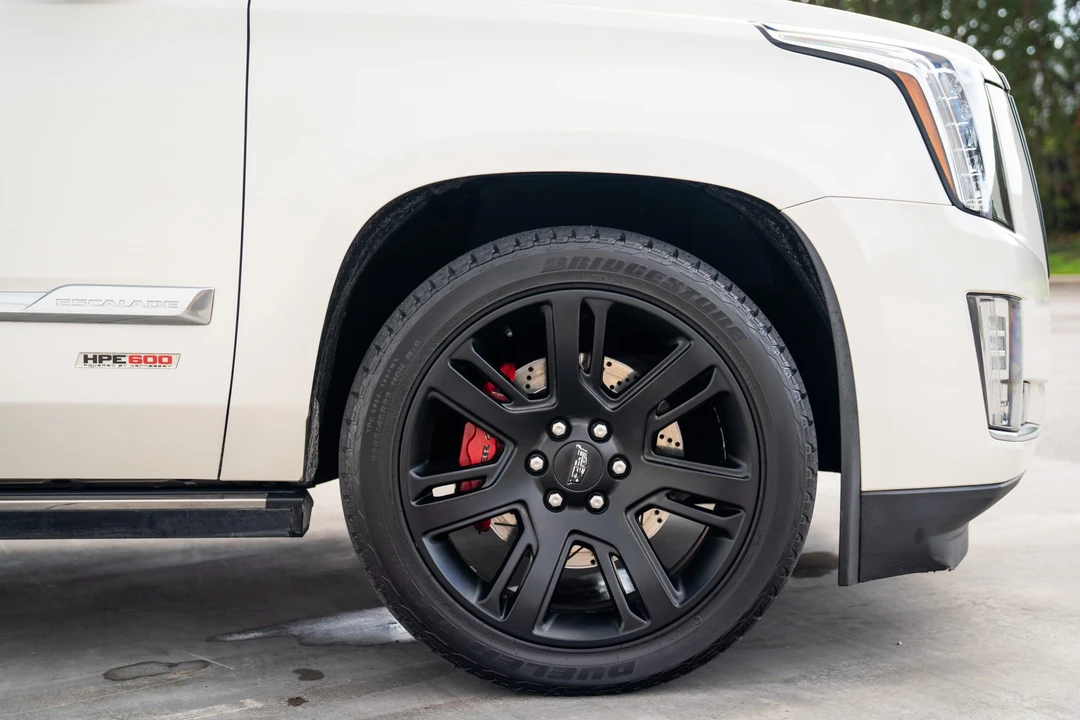 2015 Cadillac Escalade 4th Gen - Image 24 of 31