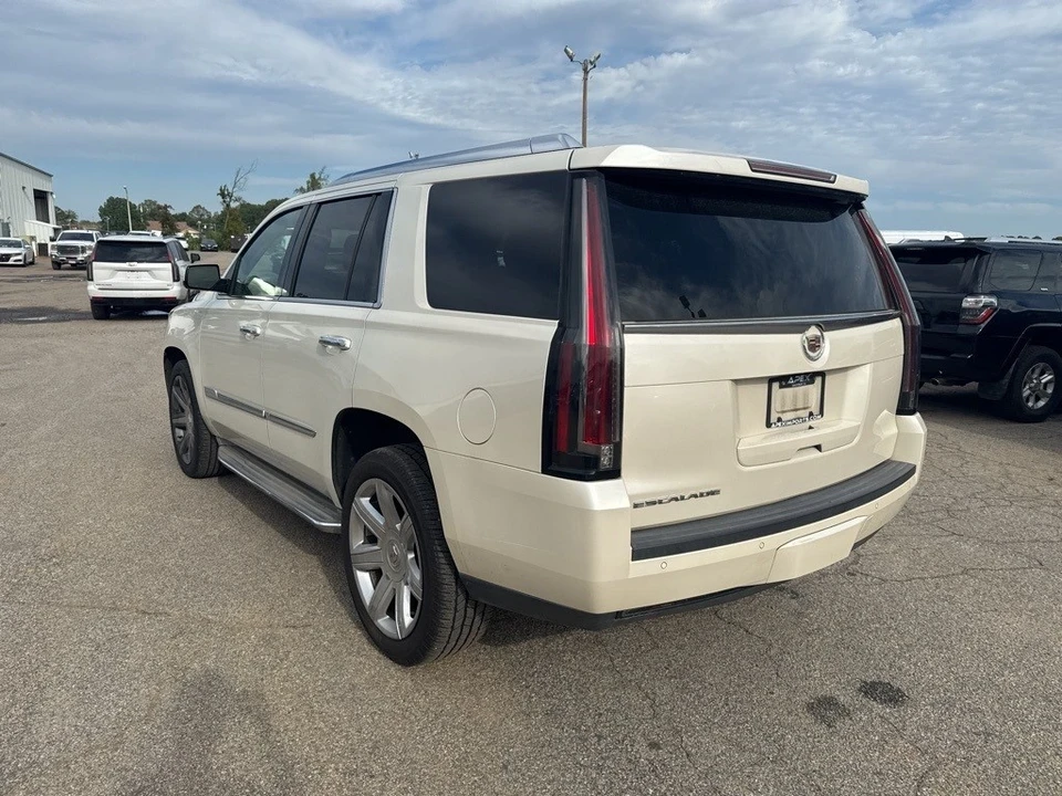 2015 Cadillac Escalade 4th Gen - Image 2 of 7